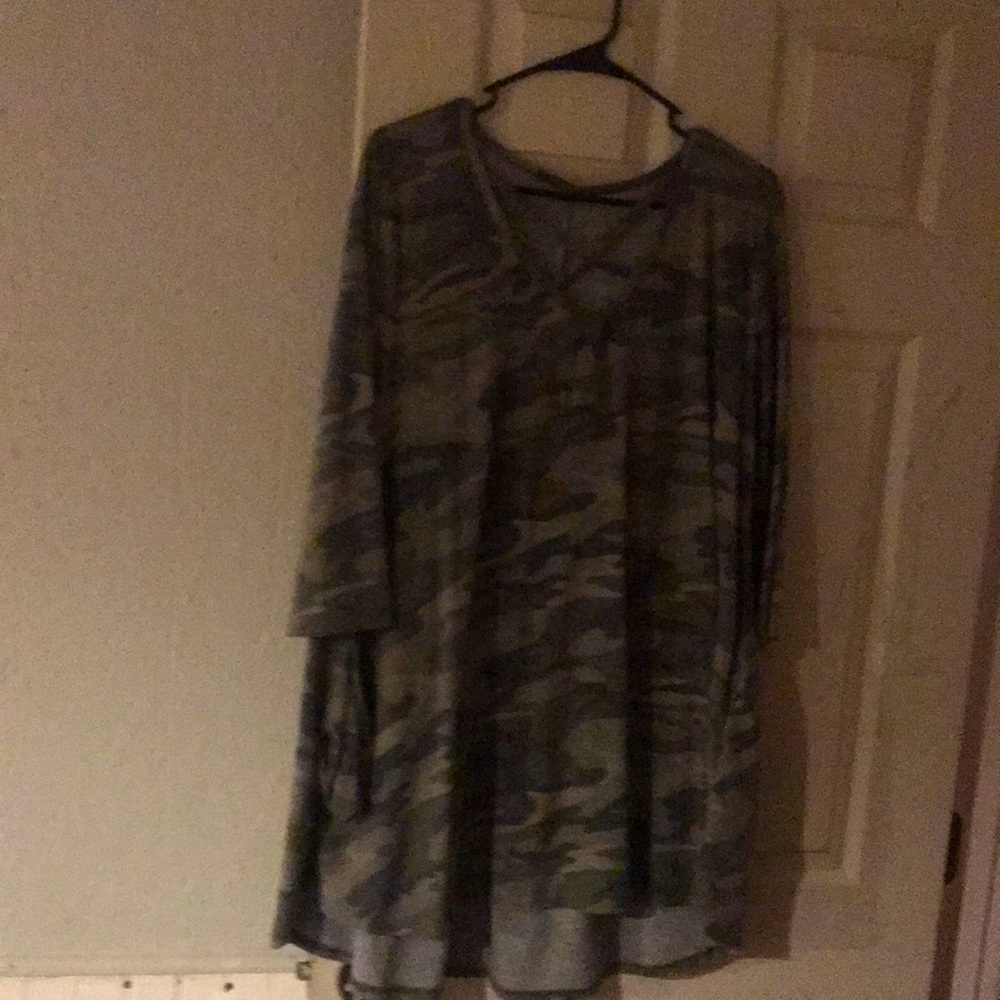 Dress. Colors are green and black. Size large